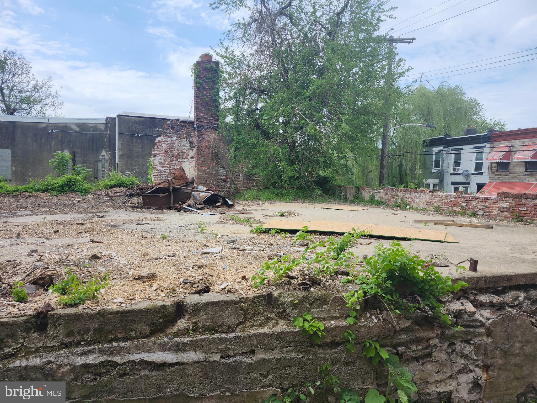 PHILADELPHIA (NORTH) - Land