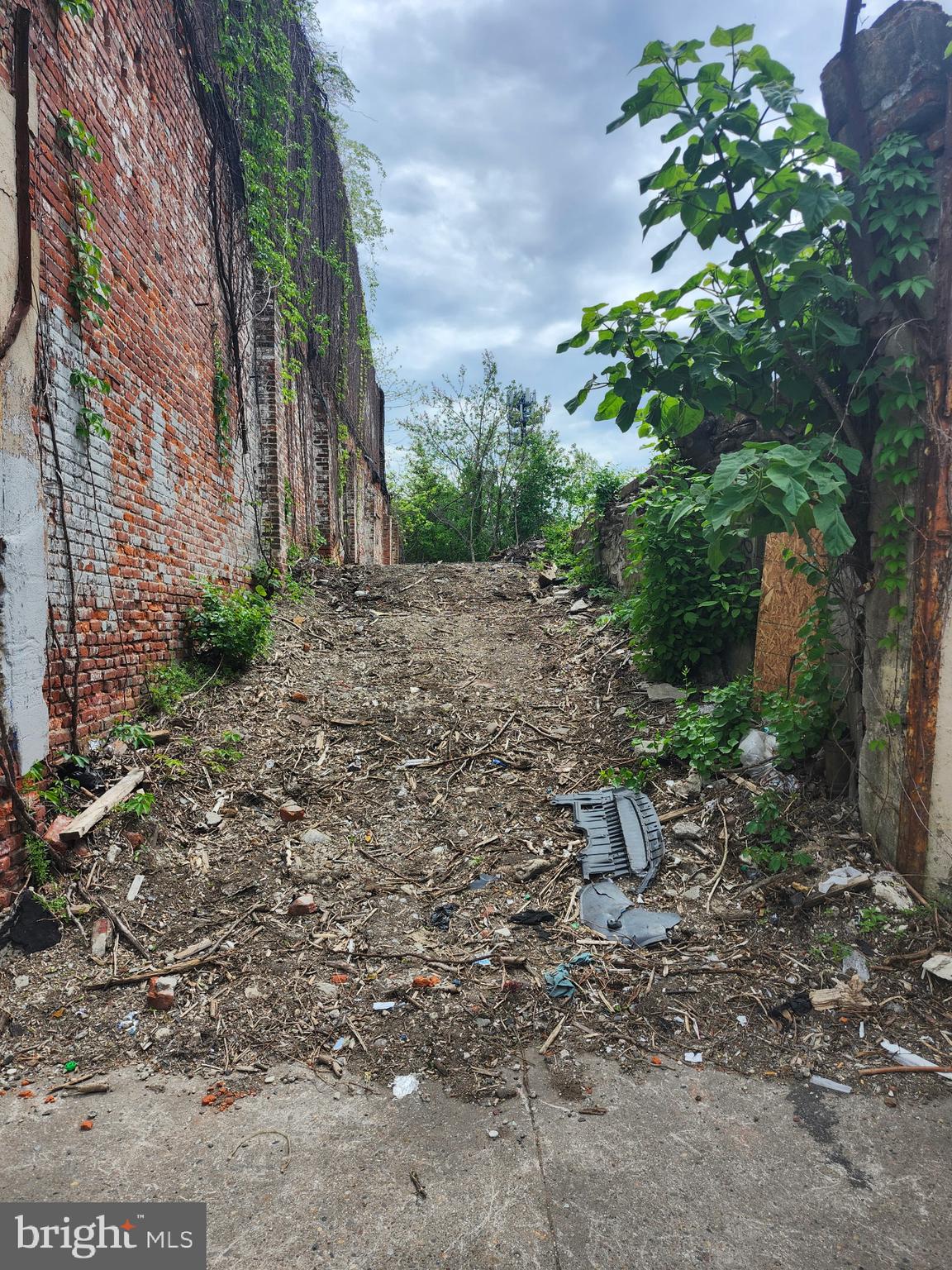 PHILADELPHIA (NORTH) - Land