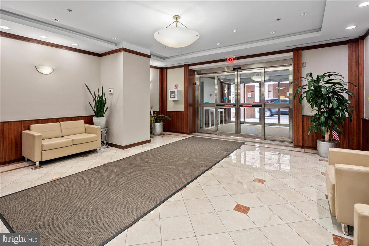 900 N STAFFORD STREET 916