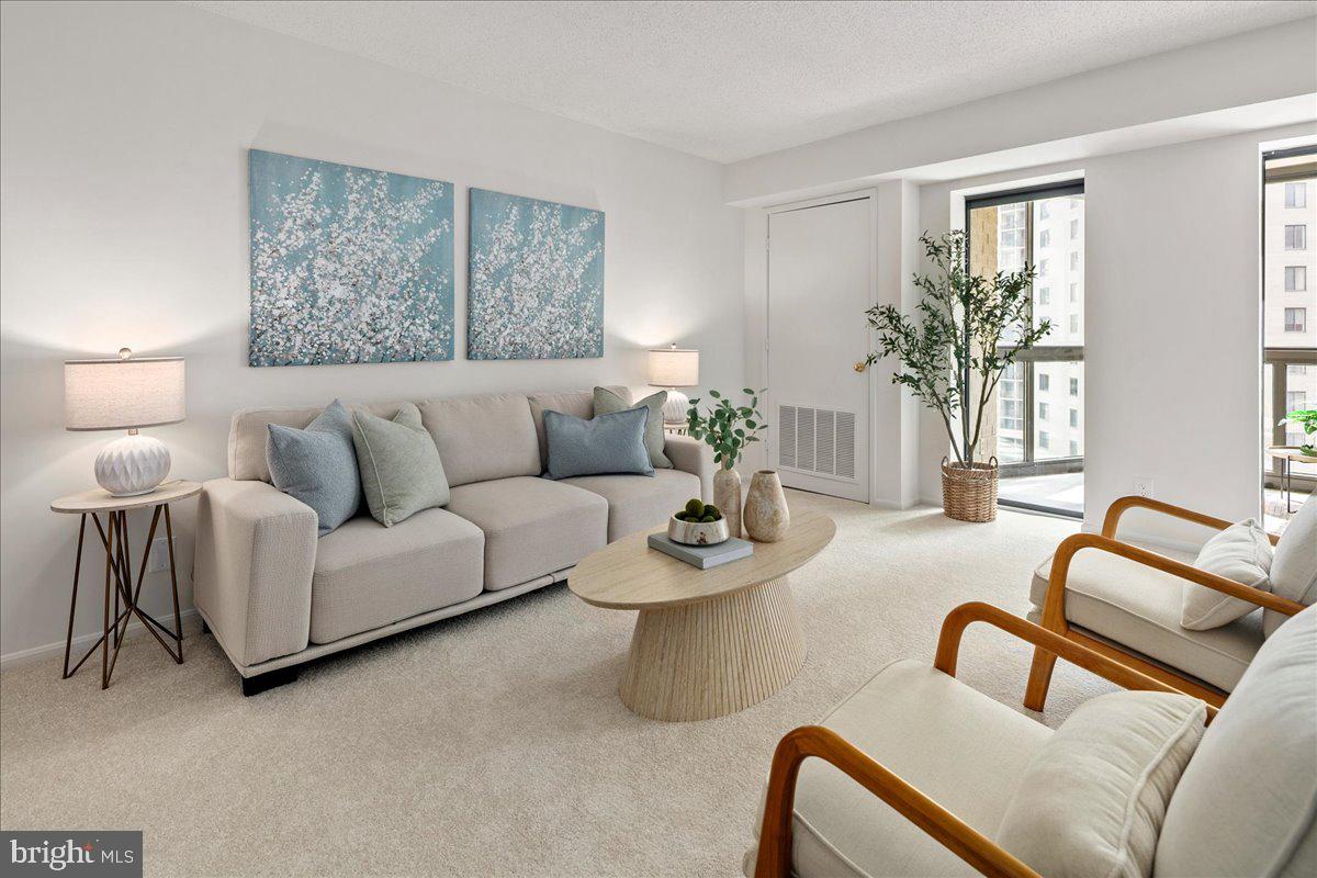 900 N STAFFORD STREET 916