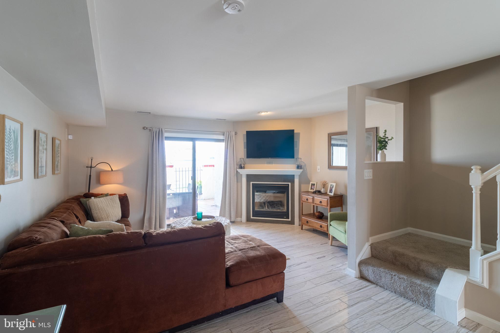 25 QUEEN ELIZABETH COURT E