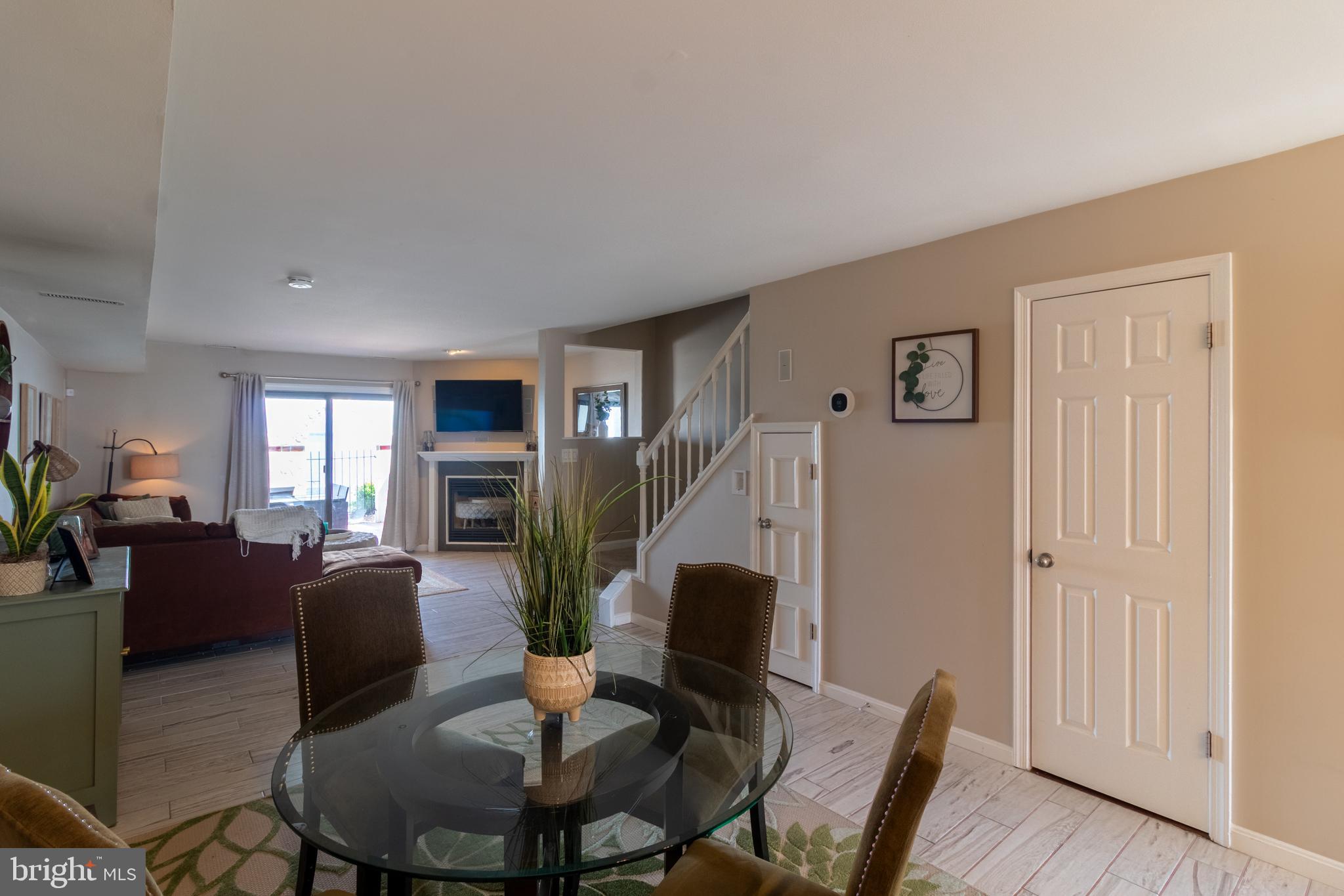 25 QUEEN ELIZABETH COURT E