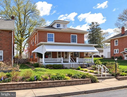 Townhouse For Sale - 28 E Pine Street<br/> EPHRATA, PA 17522