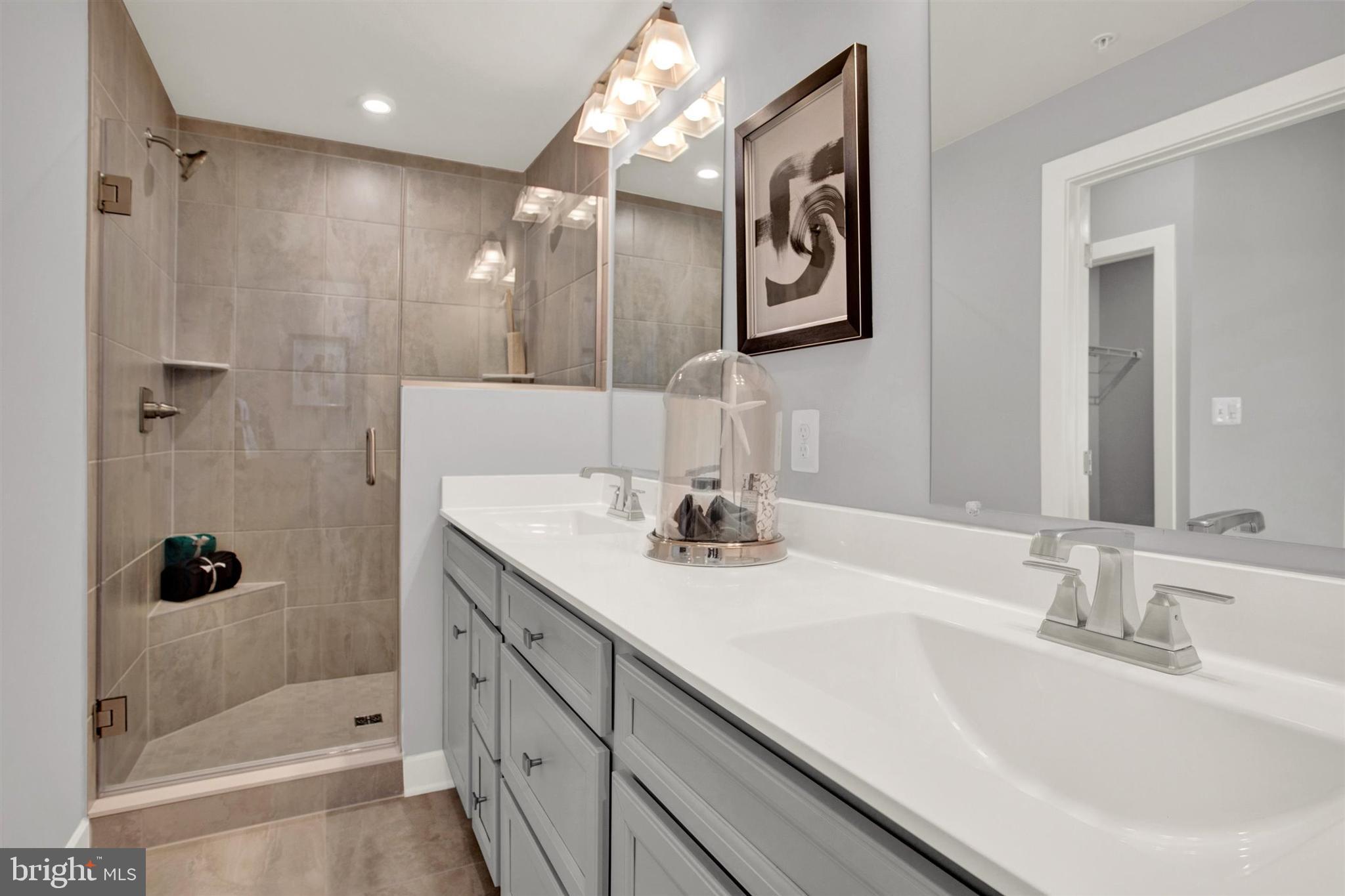 TOWN SQUARE ROW - Residential