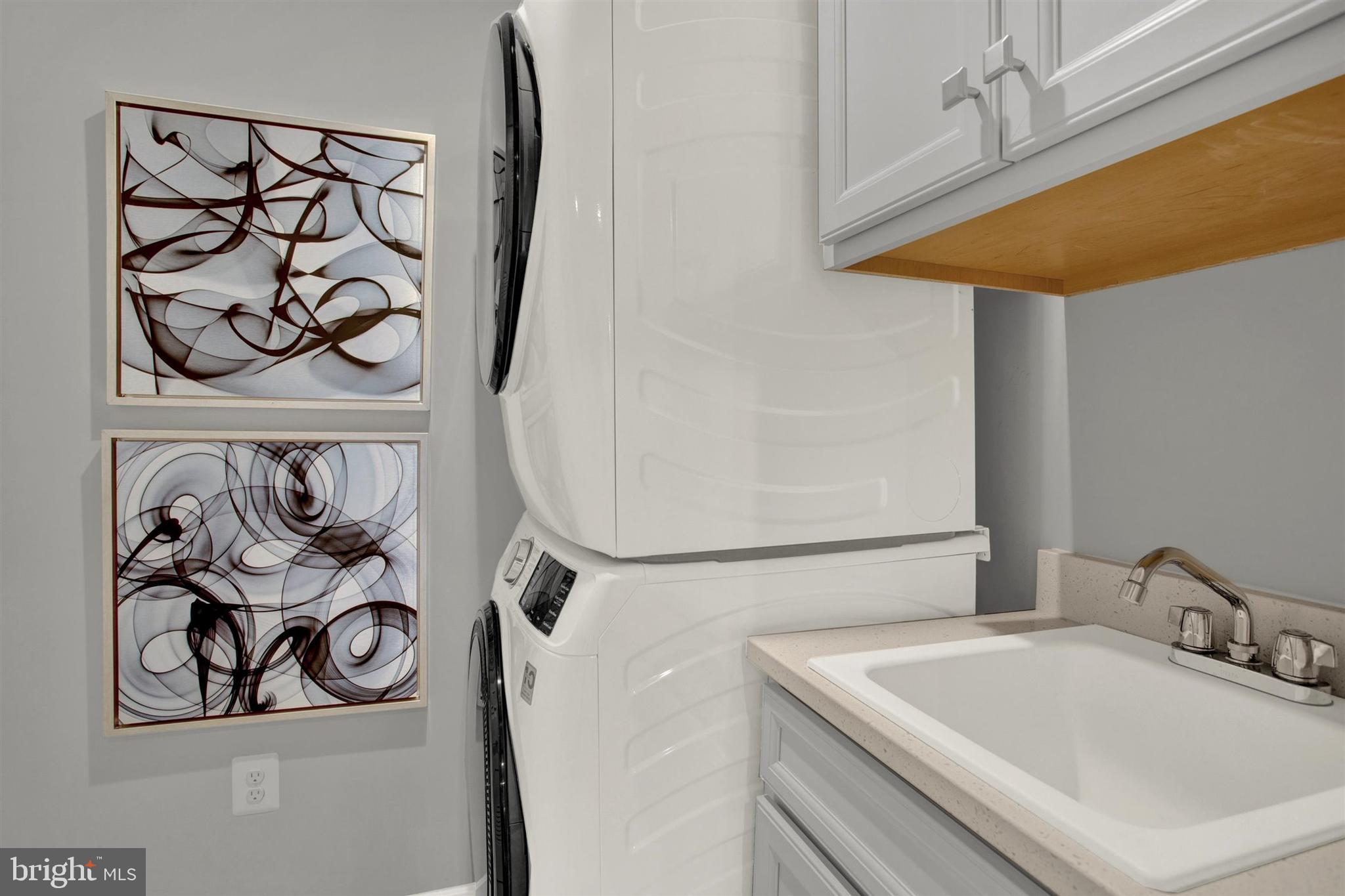 TOWN SQUARE ROW - Residential