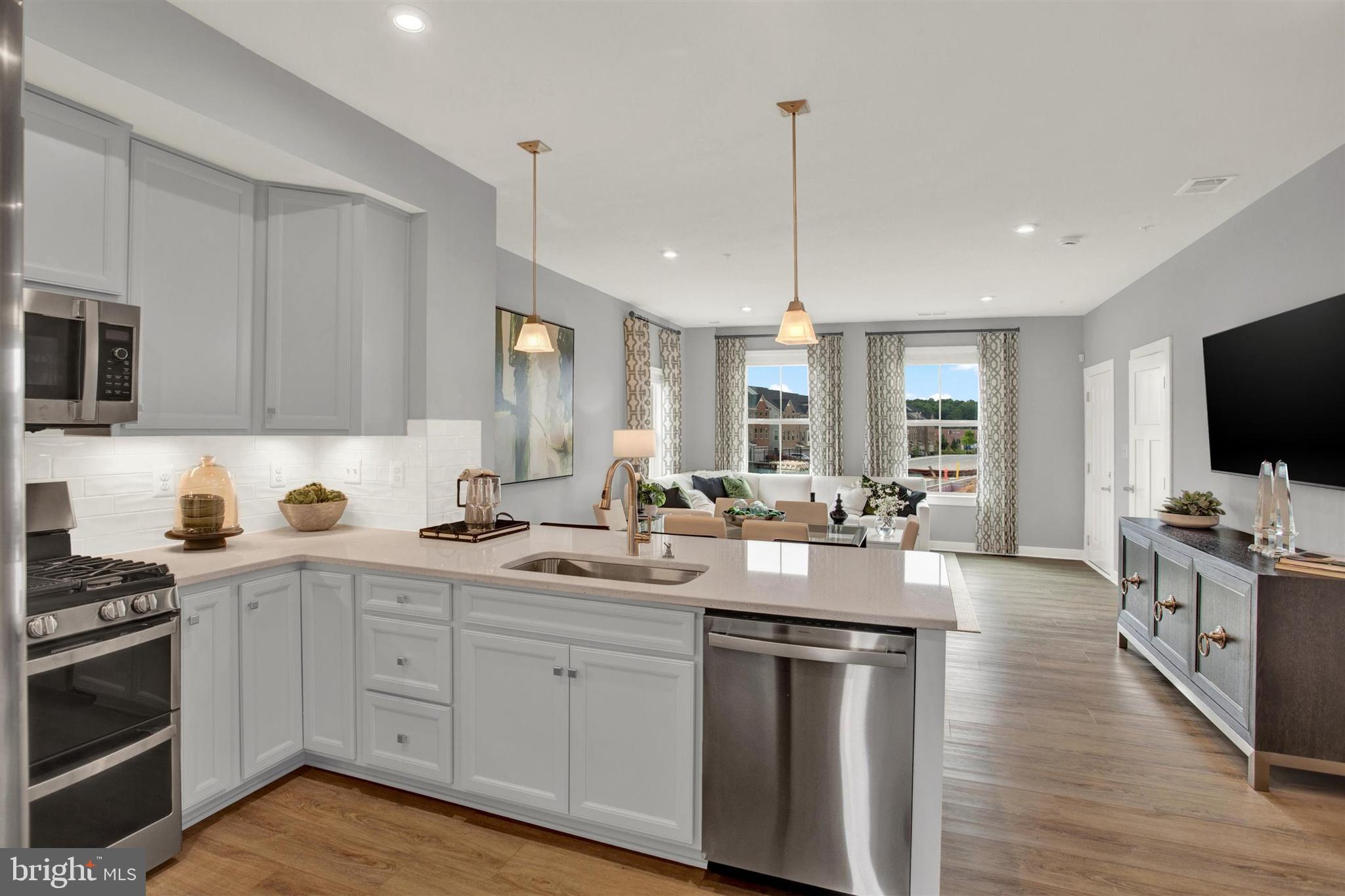 TOWN SQUARE ROW - Residential