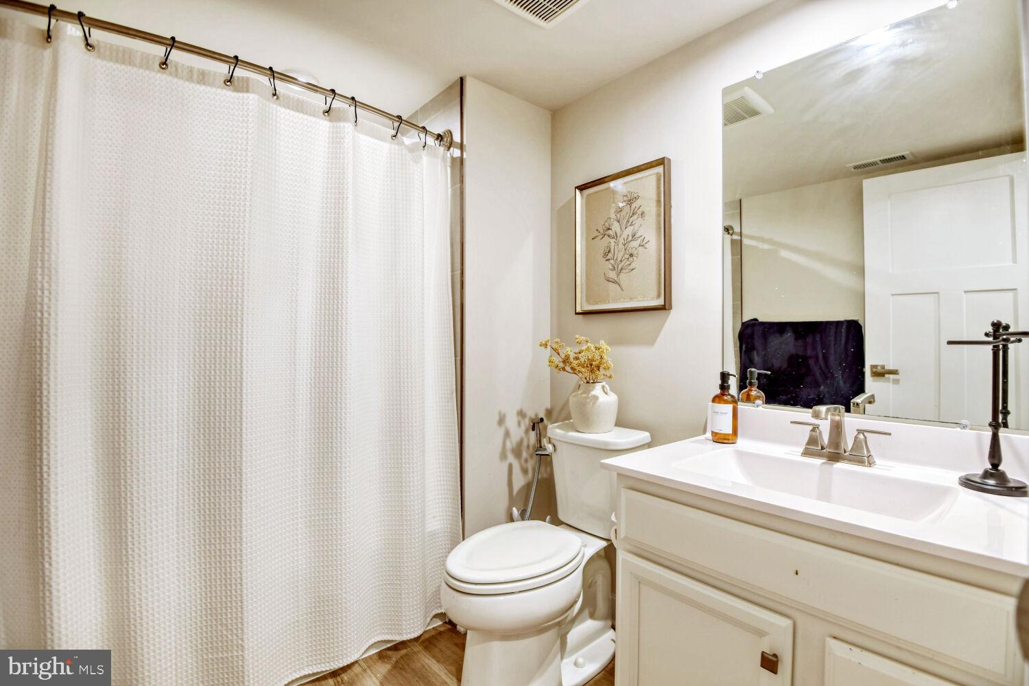 JAMES RUN CARRIAGE HOMES - Residential