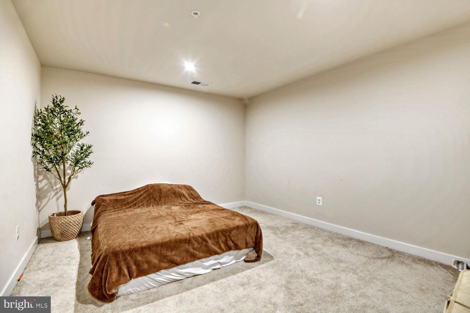 JAMES RUN CARRIAGE HOMES - Residential