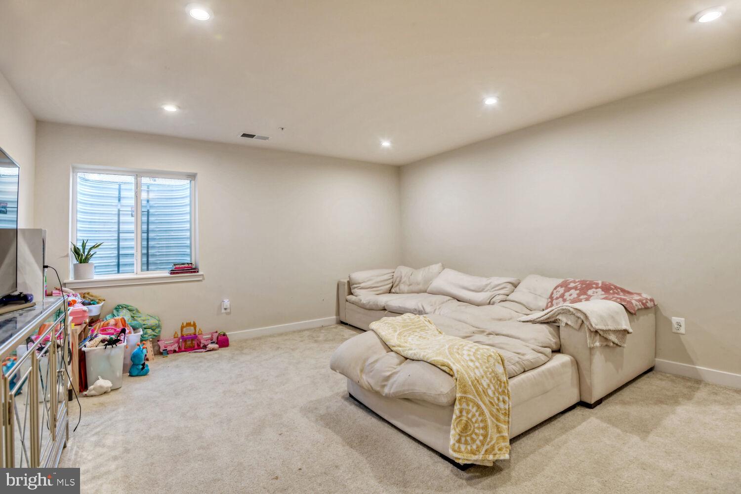 JAMES RUN CARRIAGE HOMES - Residential