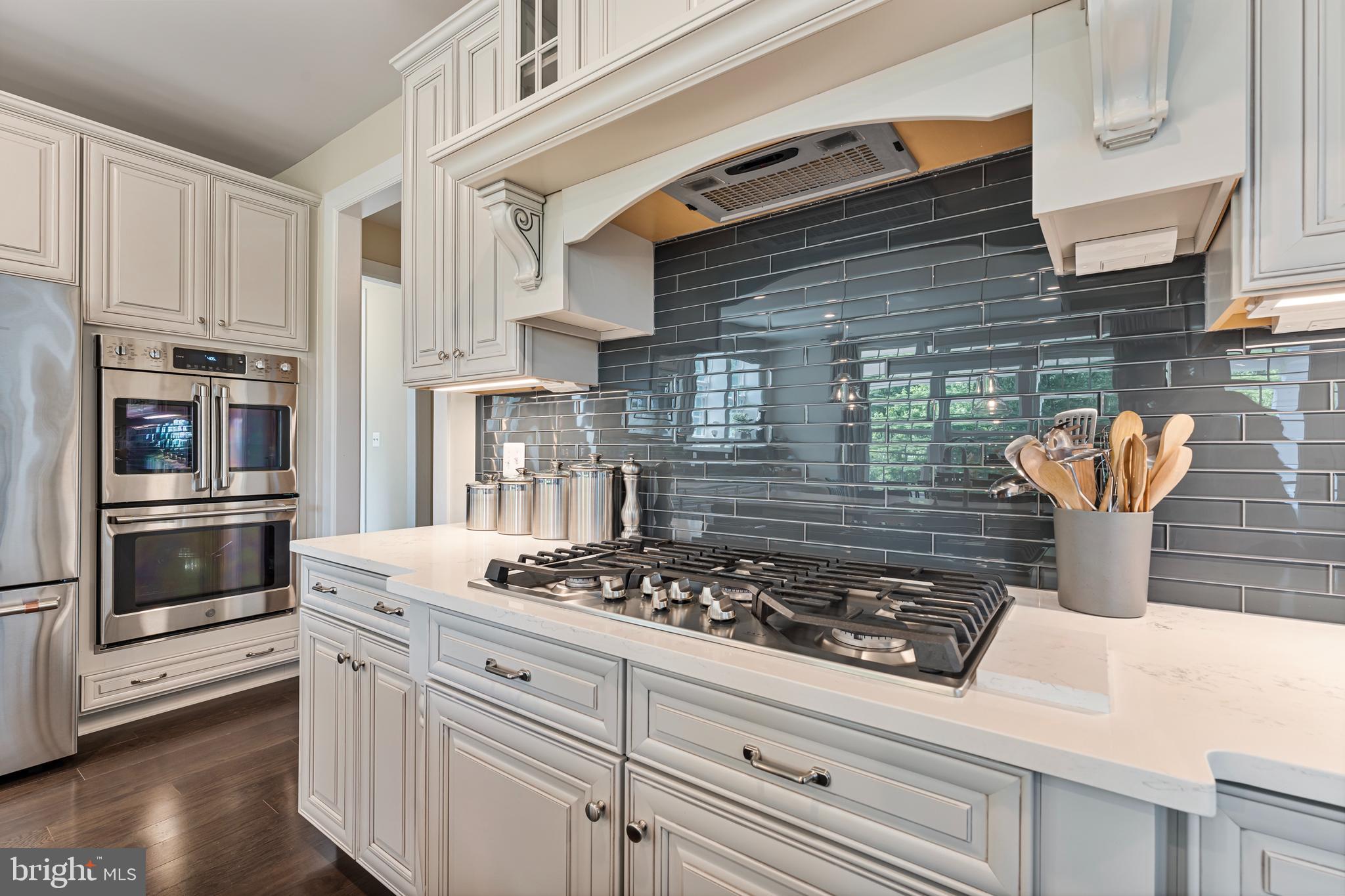 THE ESTATES AT MILL CREEK - Residential