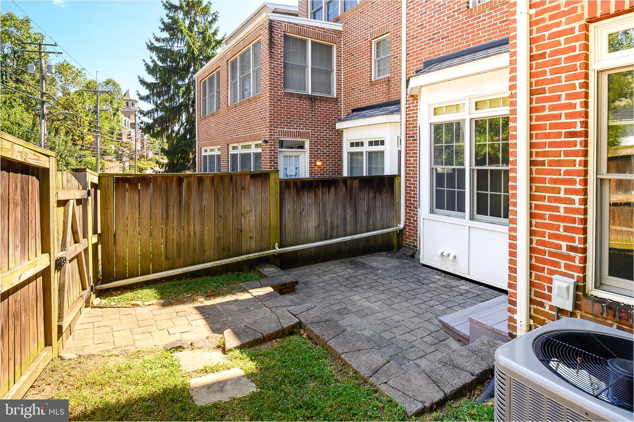 ROLAND GATE - Residential Lease