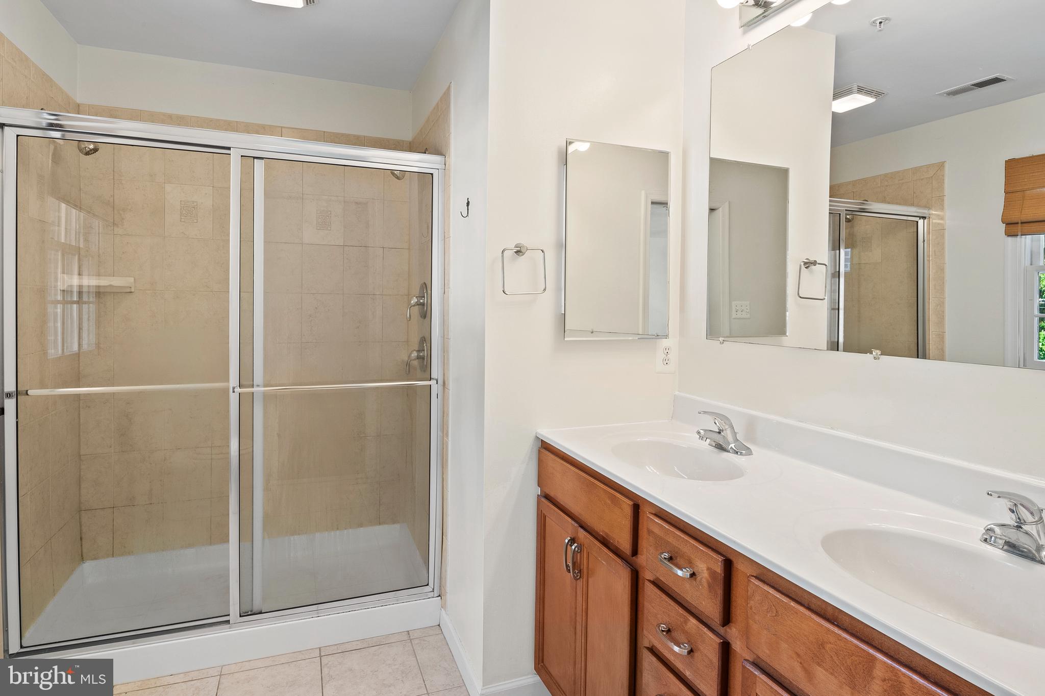 ROLAND GATE - Residential Lease