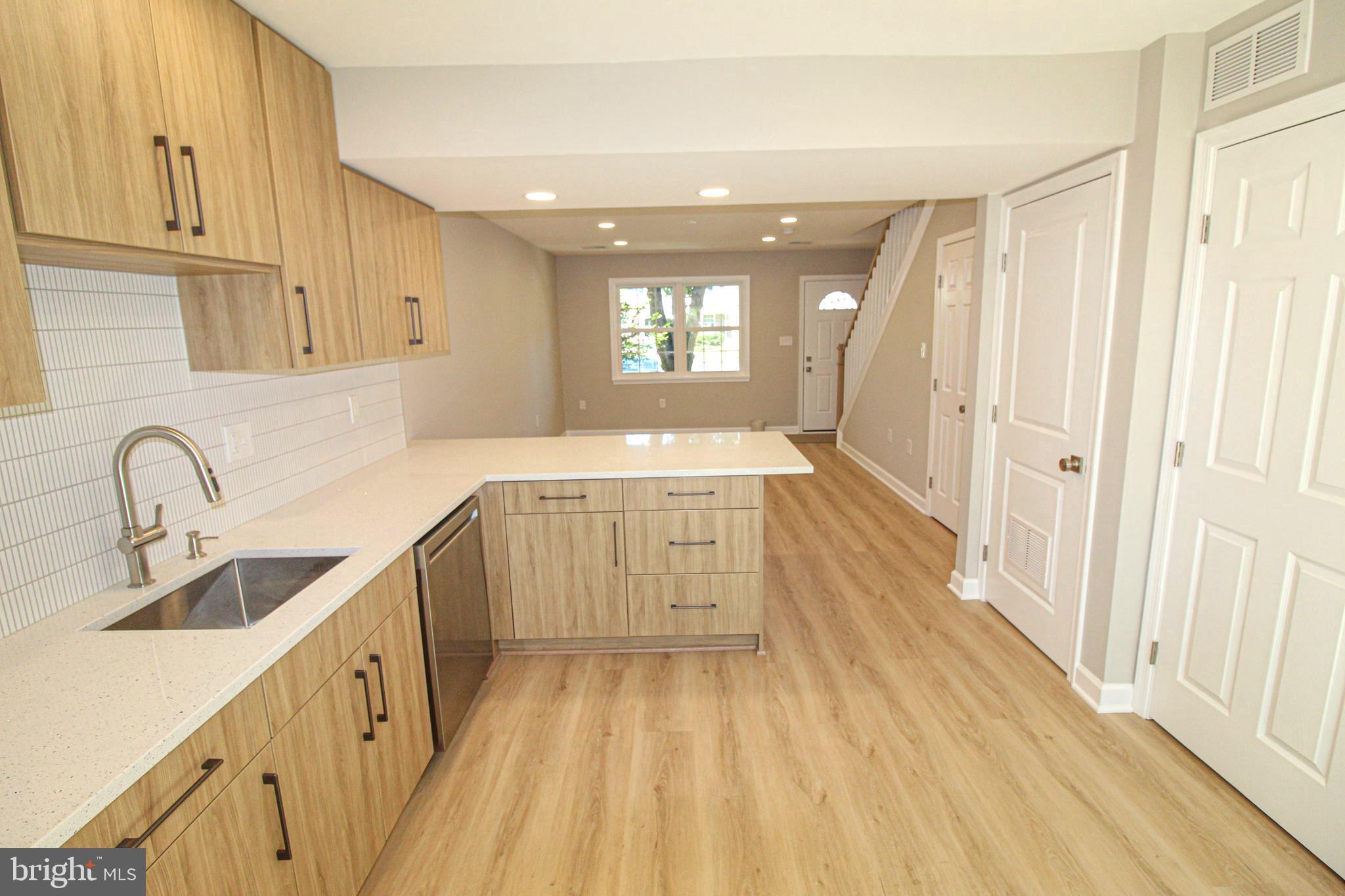 SUSSEX SQUARE CONDO - Residential