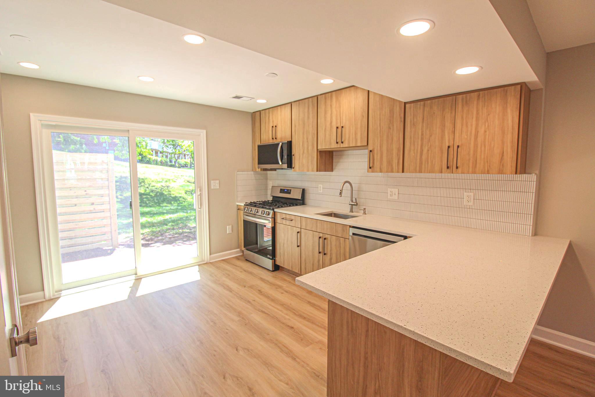 SUSSEX SQUARE CONDO - Residential