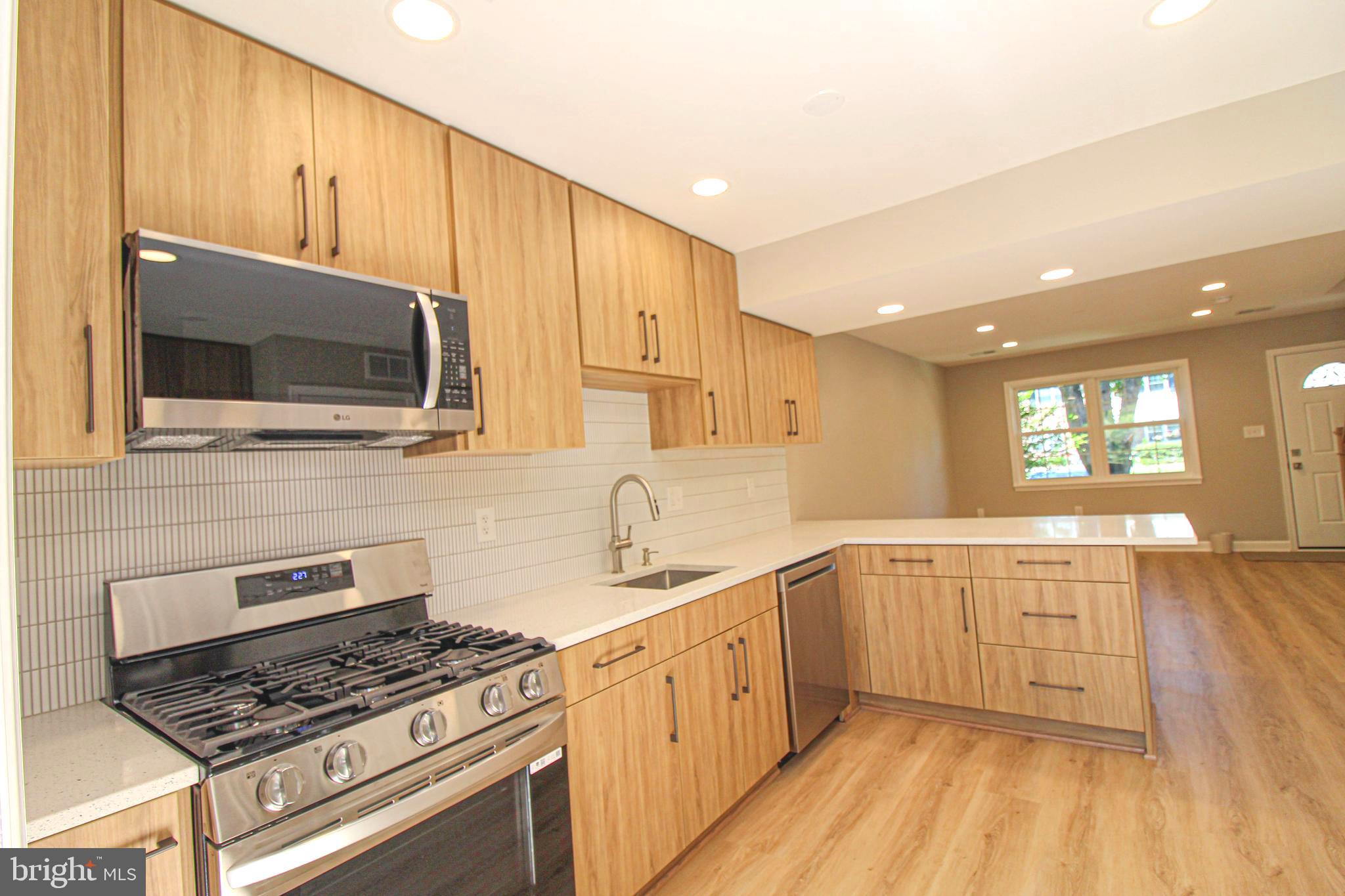 SUSSEX SQUARE CONDO - Residential