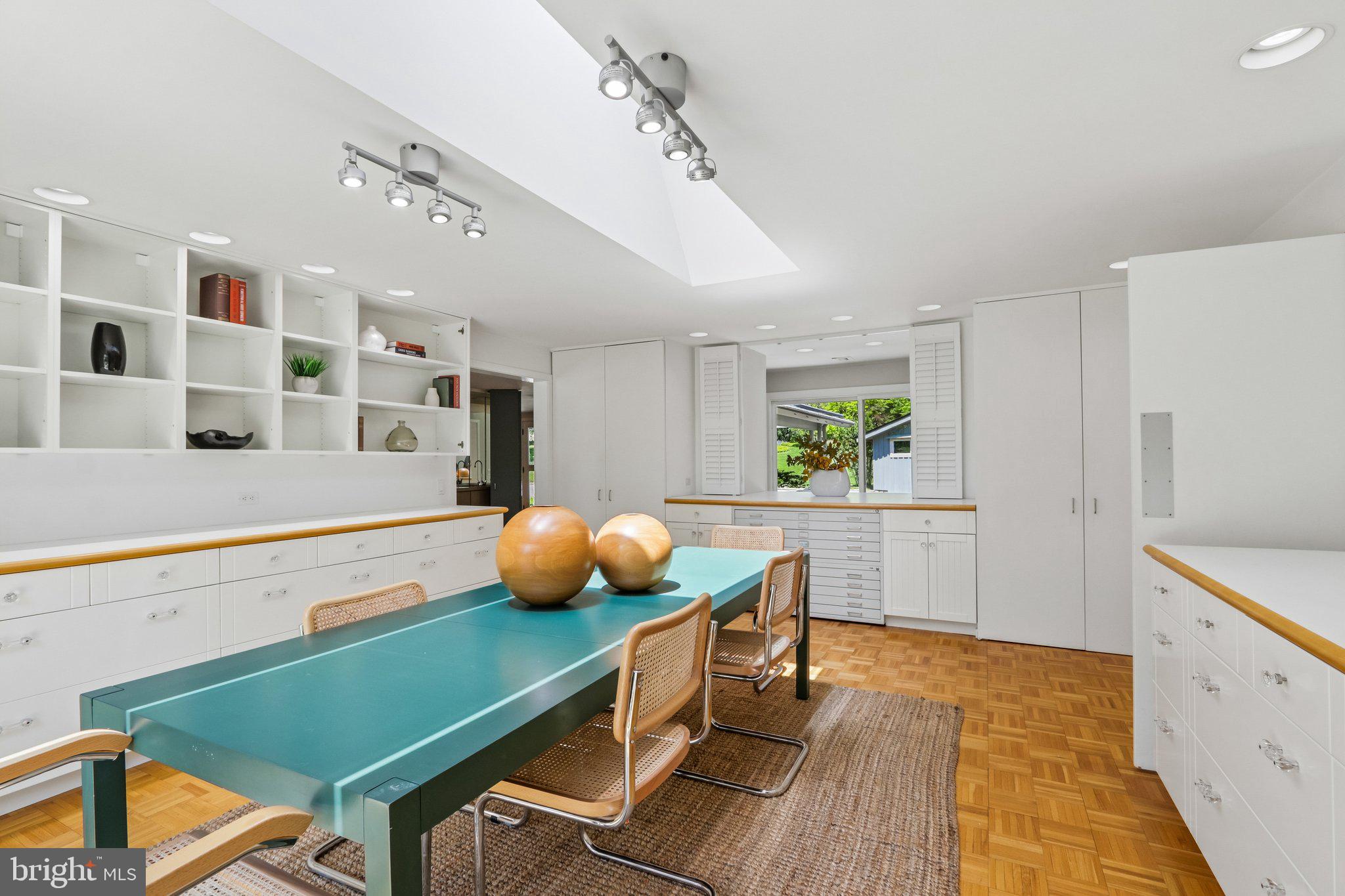 MEADOW BROOK - Residential