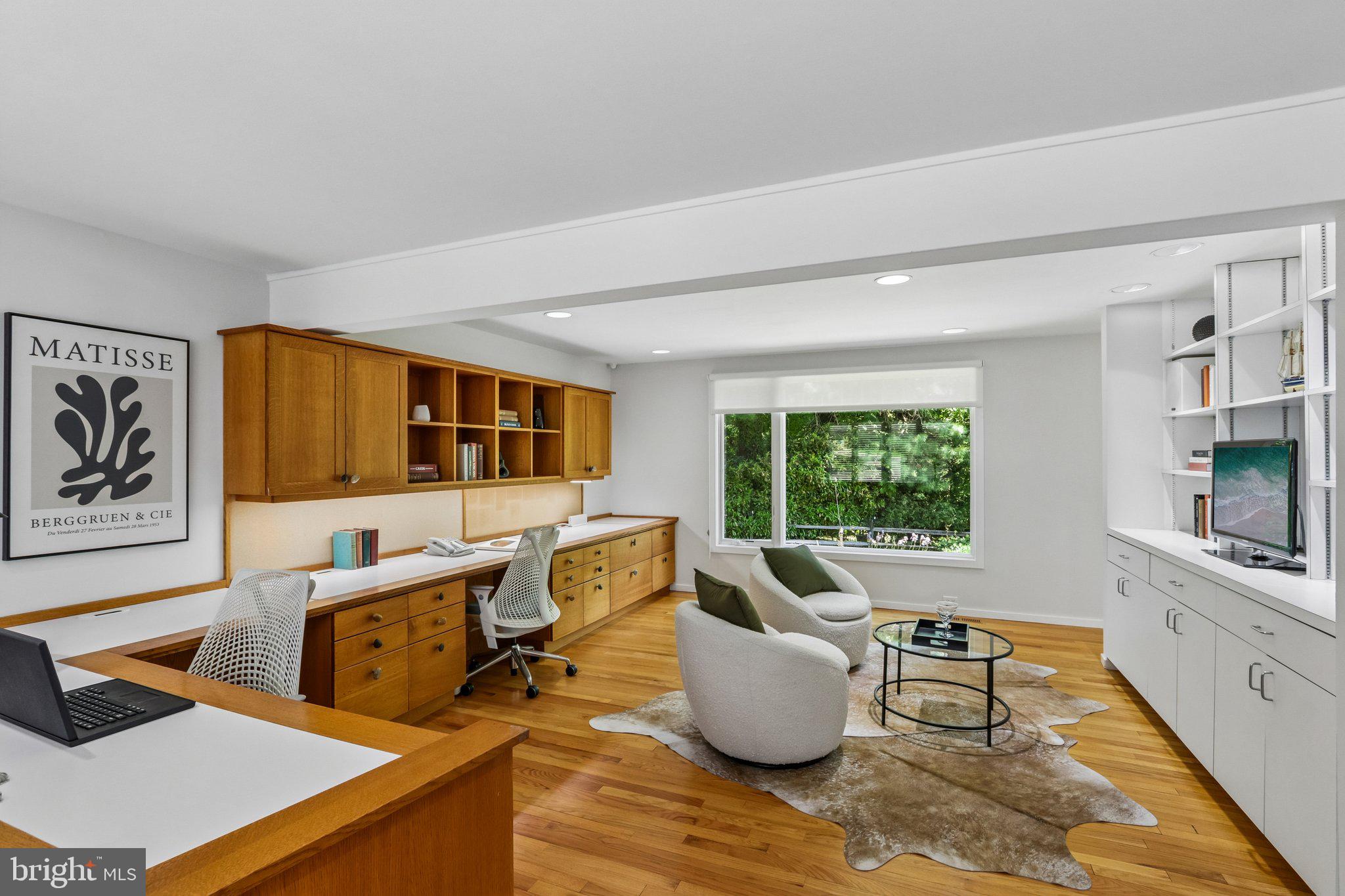 MEADOW BROOK - Residential