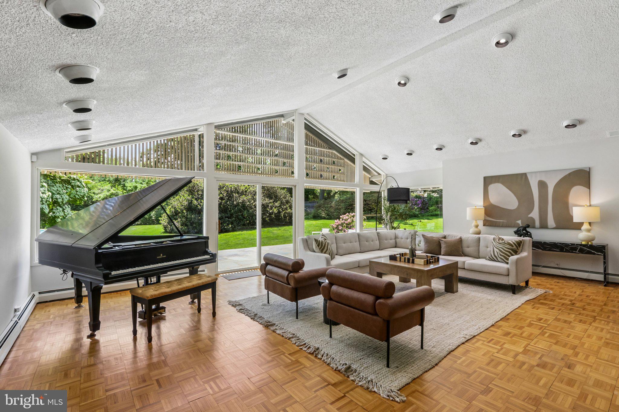 MEADOW BROOK - Residential