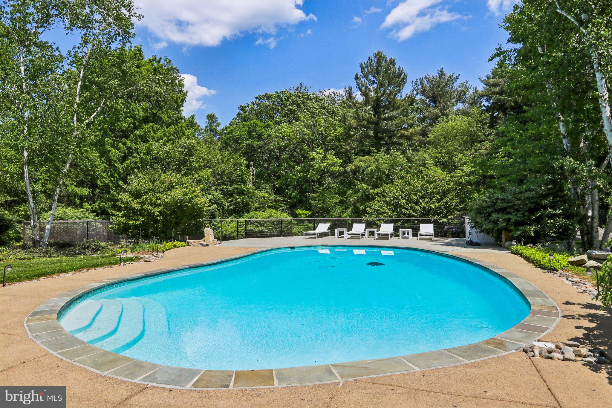 MEADOW BROOK - Residential