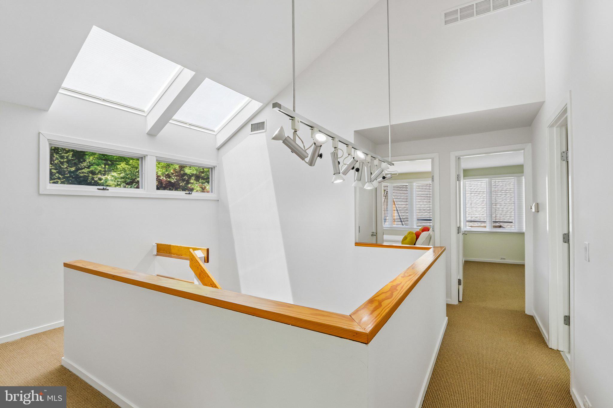 MEADOW BROOK - Residential