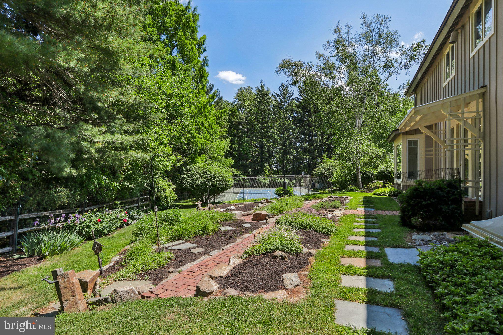 MEADOW BROOK - Residential
