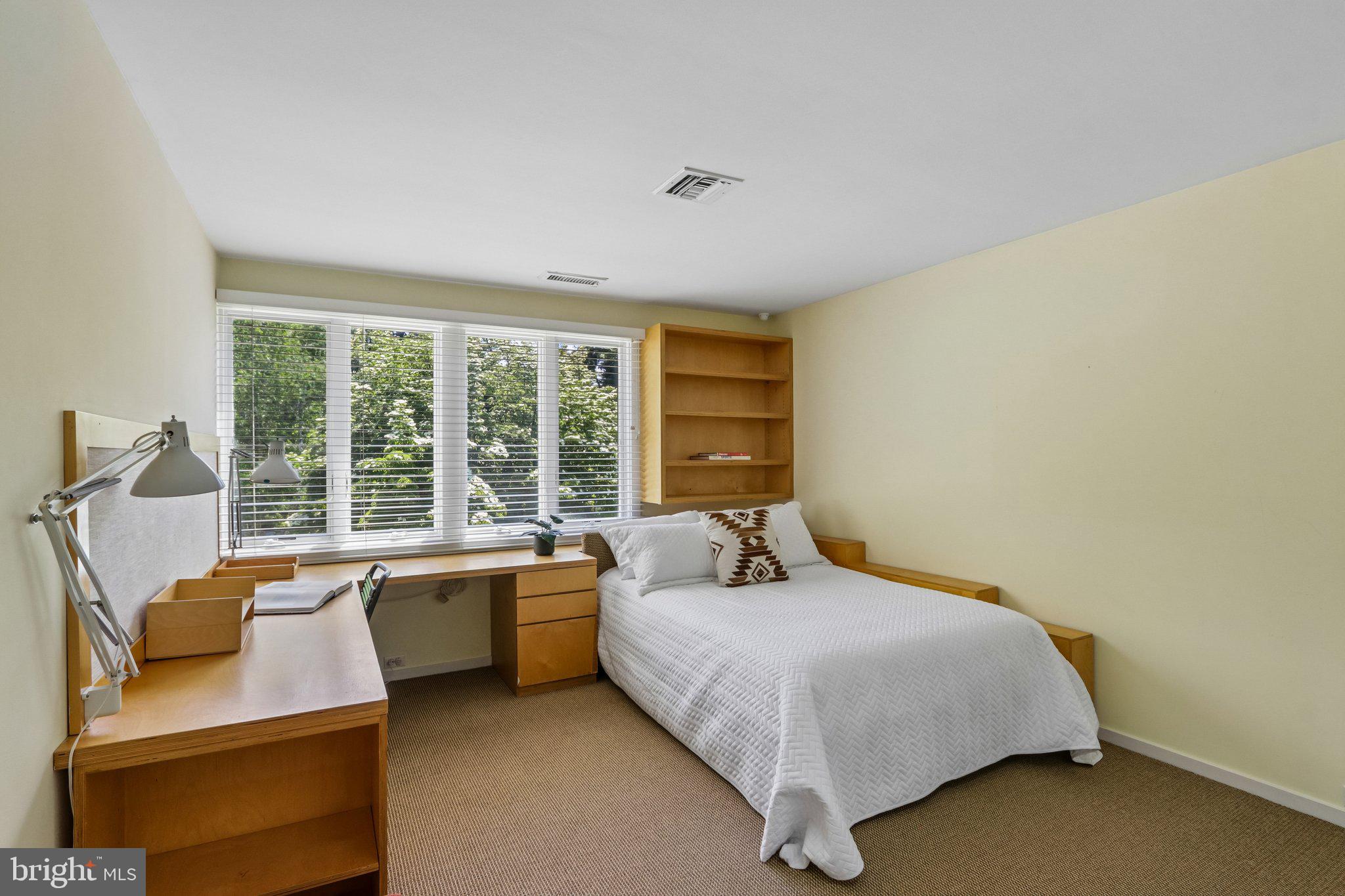 MEADOW BROOK - Residential