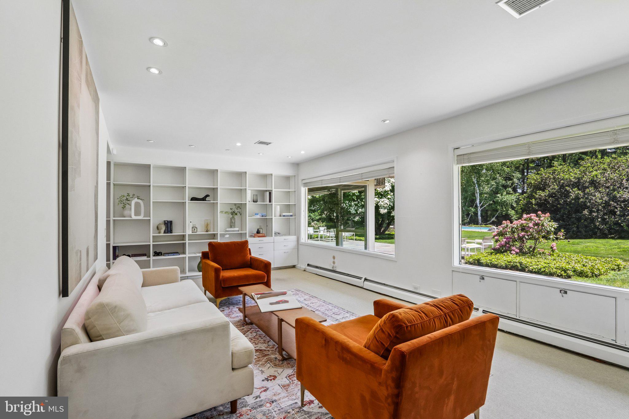 MEADOW BROOK - Residential