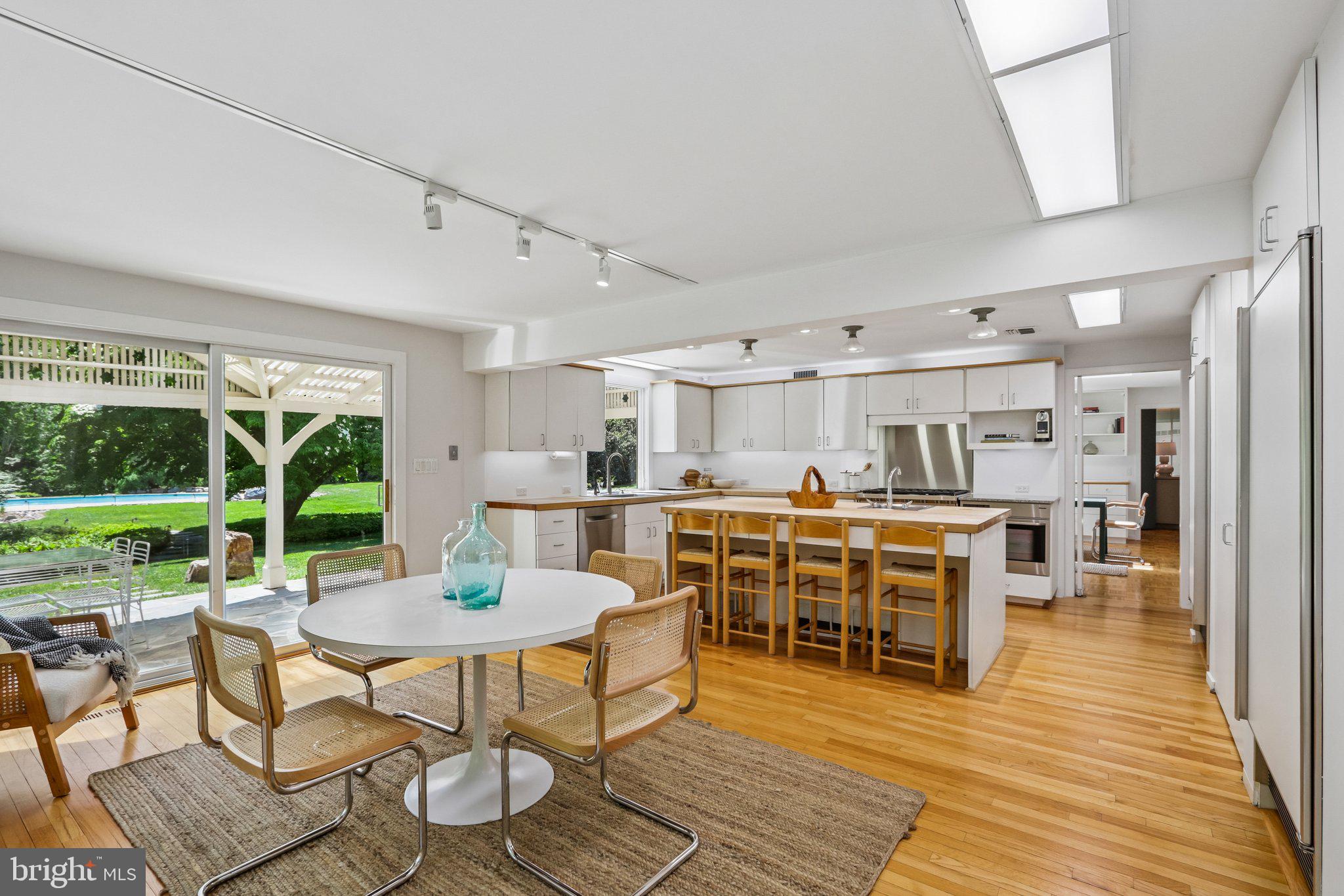MEADOW BROOK - Residential