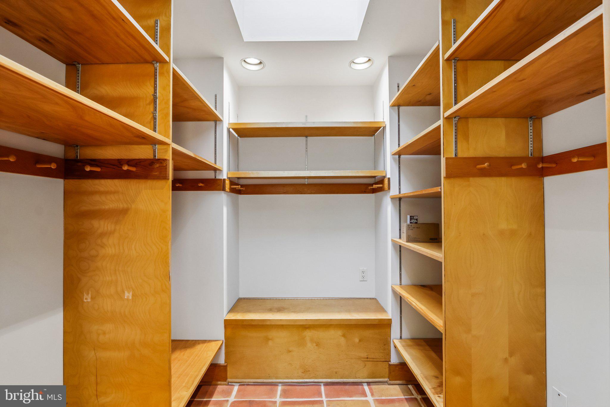 MEADOW BROOK - Residential