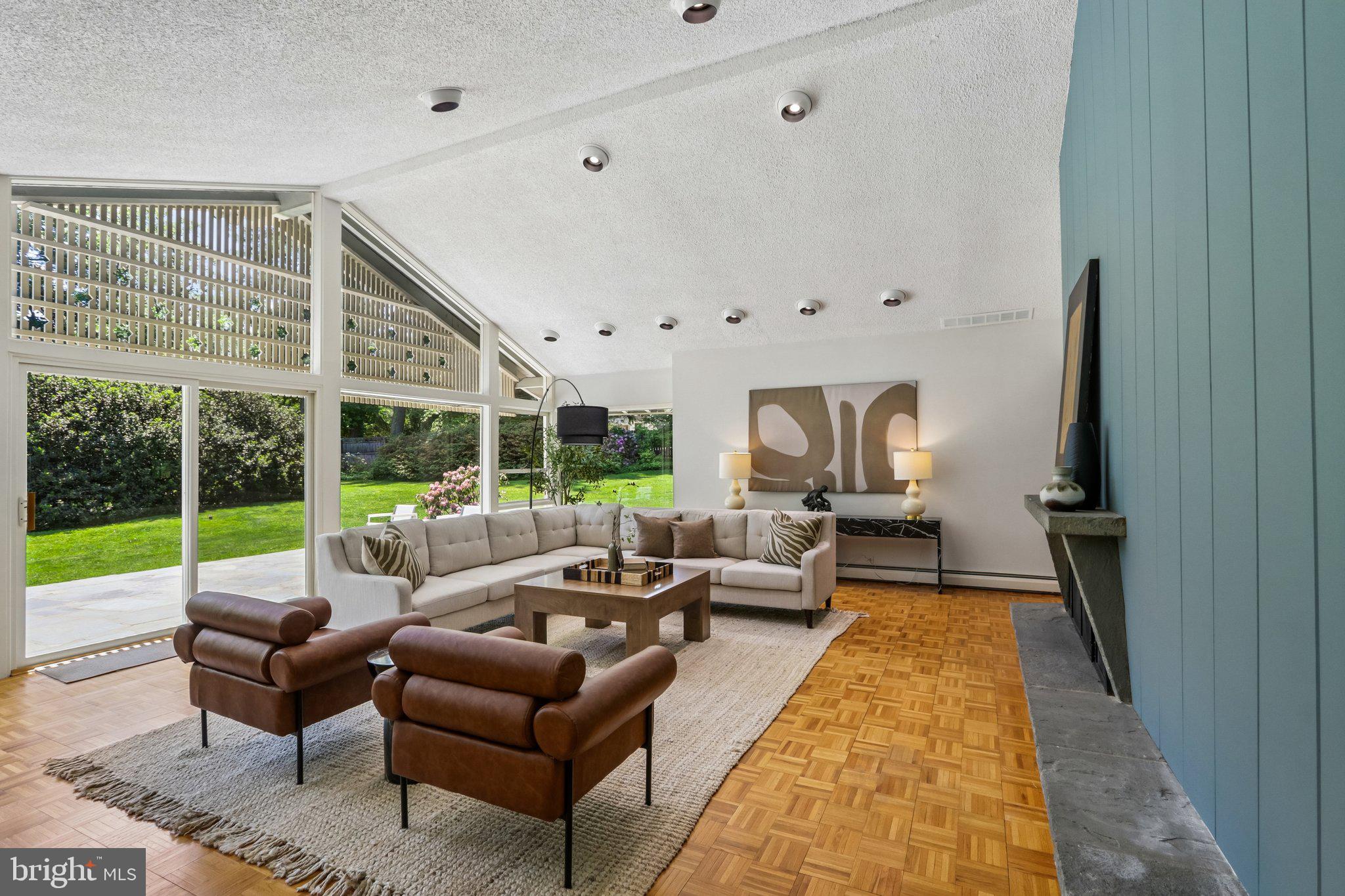 MEADOW BROOK - Residential