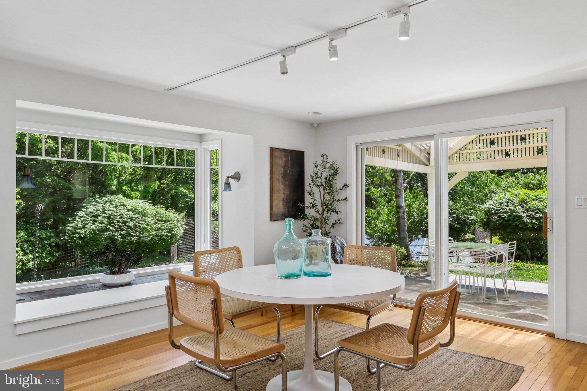 MEADOW BROOK - Residential