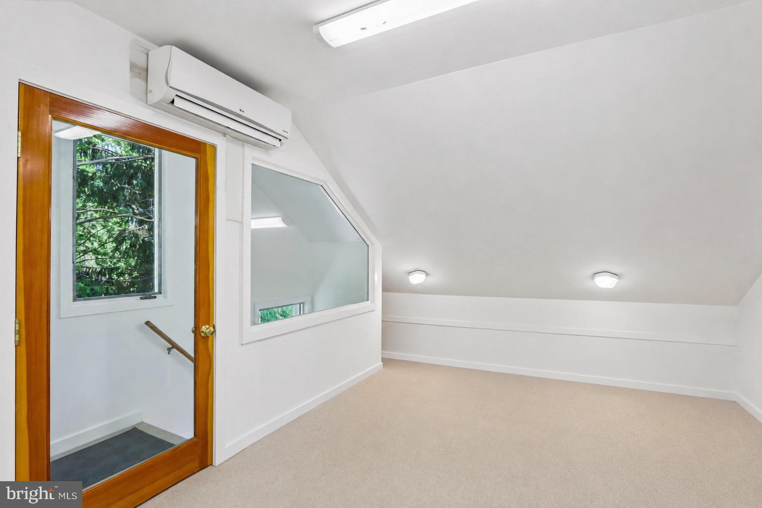 MEADOW BROOK - Residential