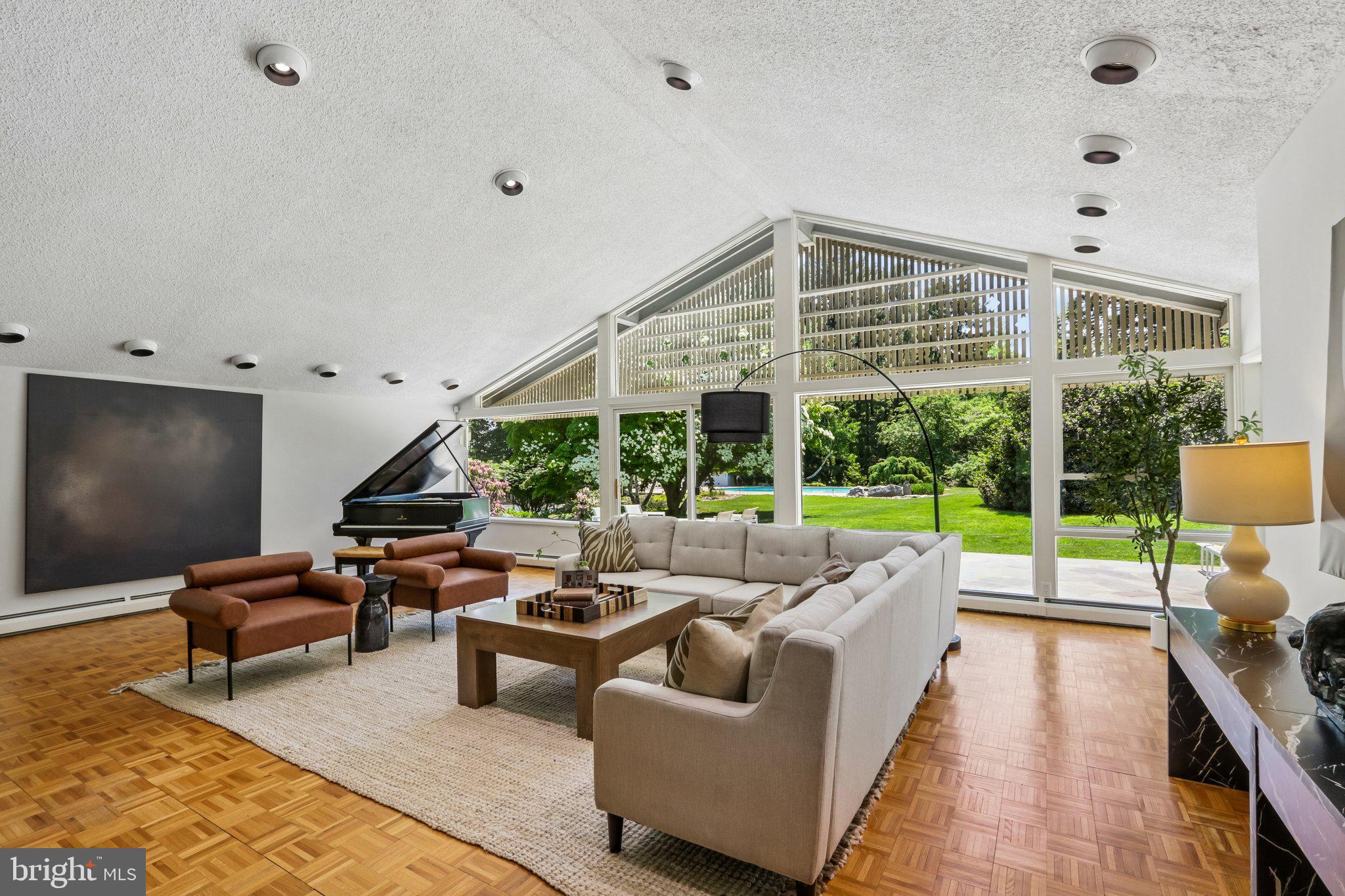 MEADOW BROOK - Residential