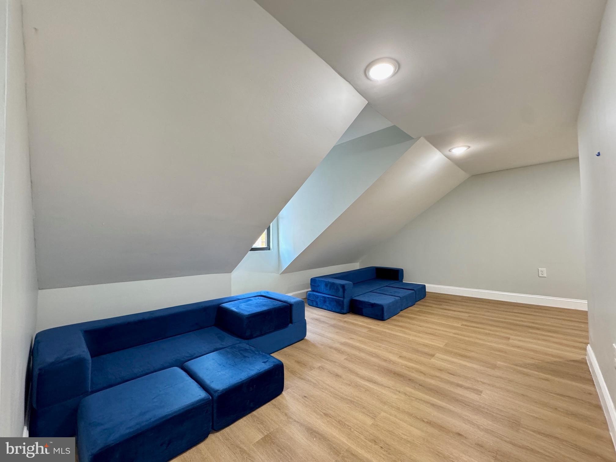 CHINATOWN - Residential Lease