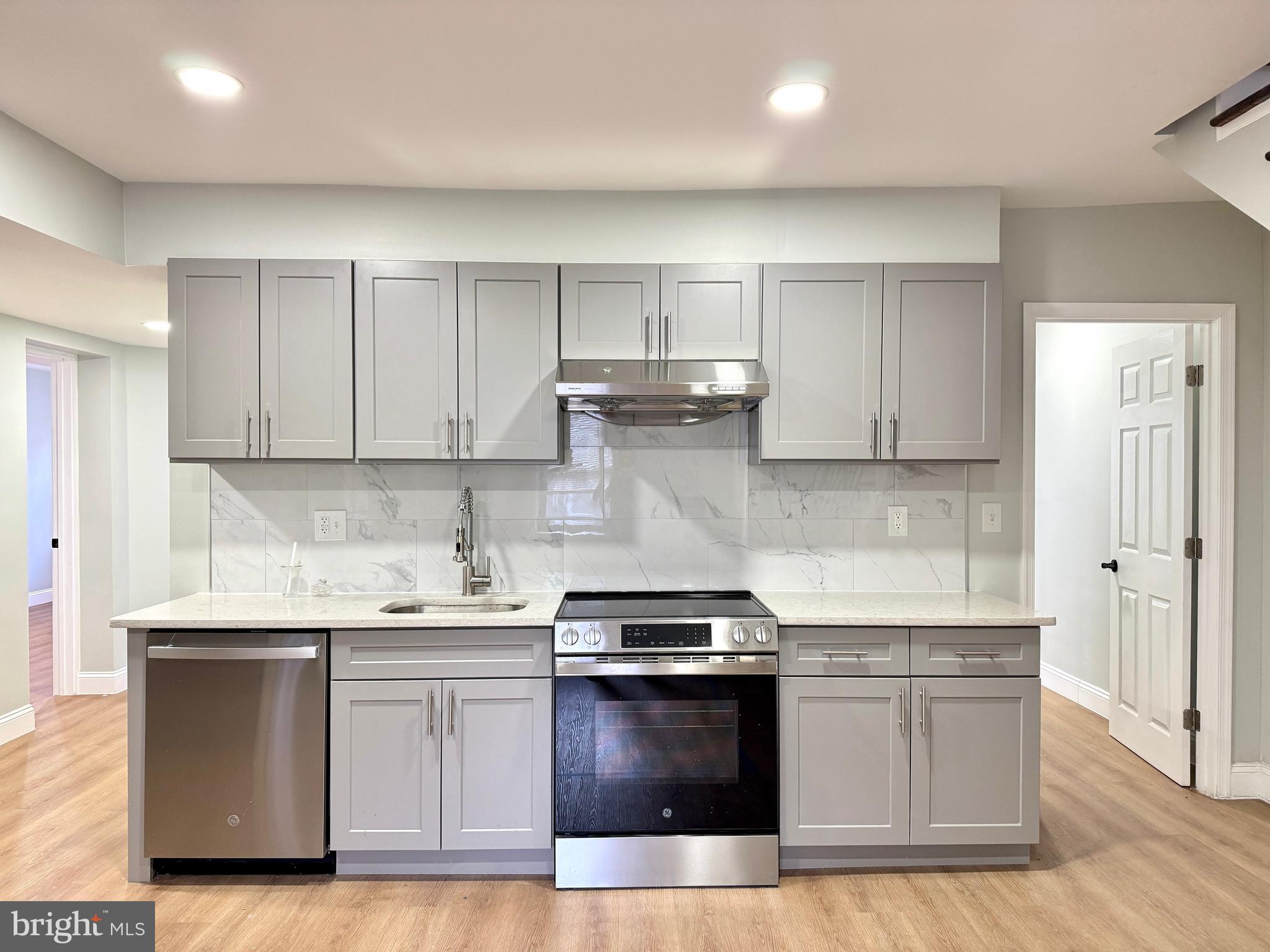 CHINATOWN - Residential Lease