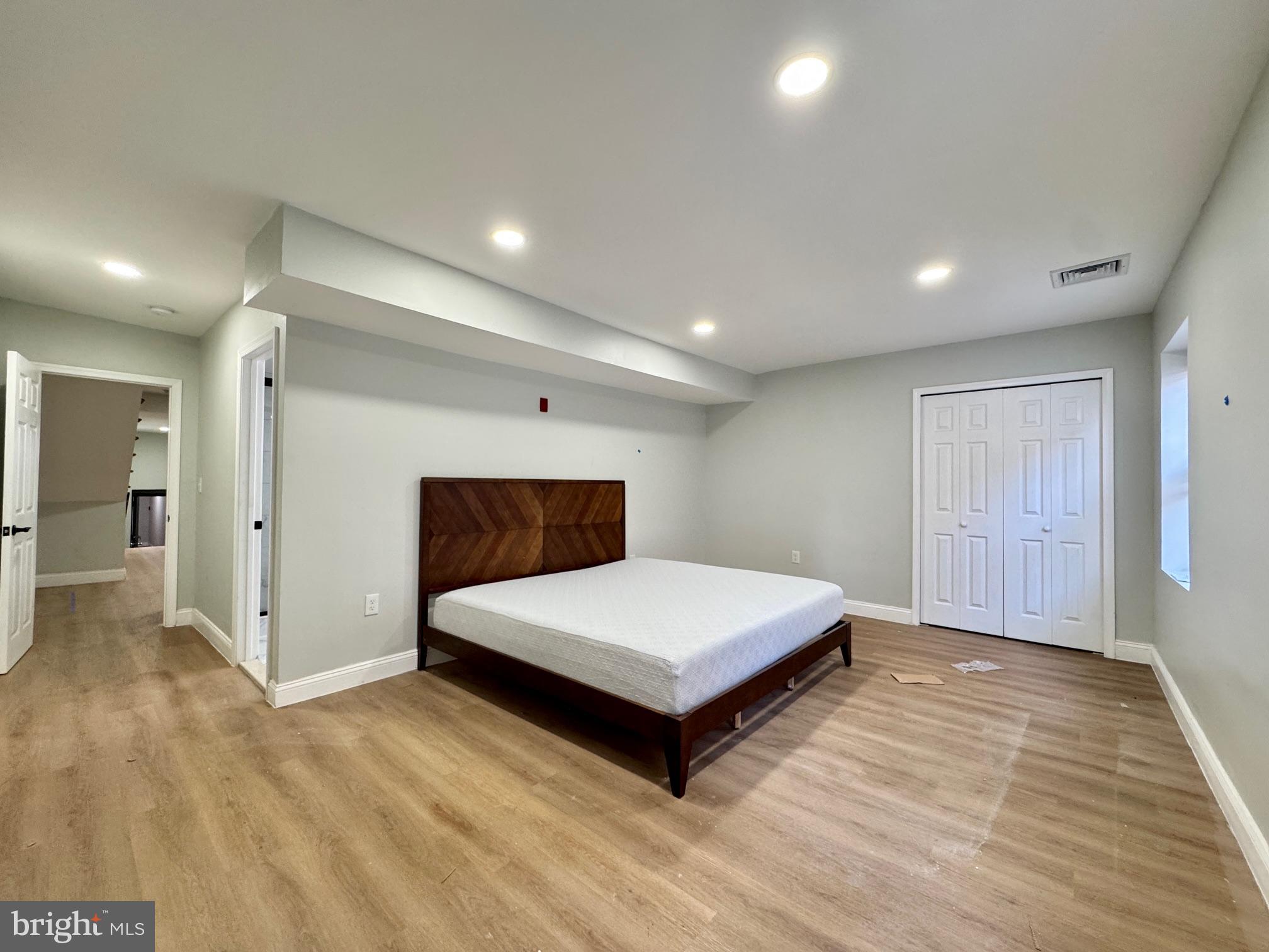 CHINATOWN - Residential Lease