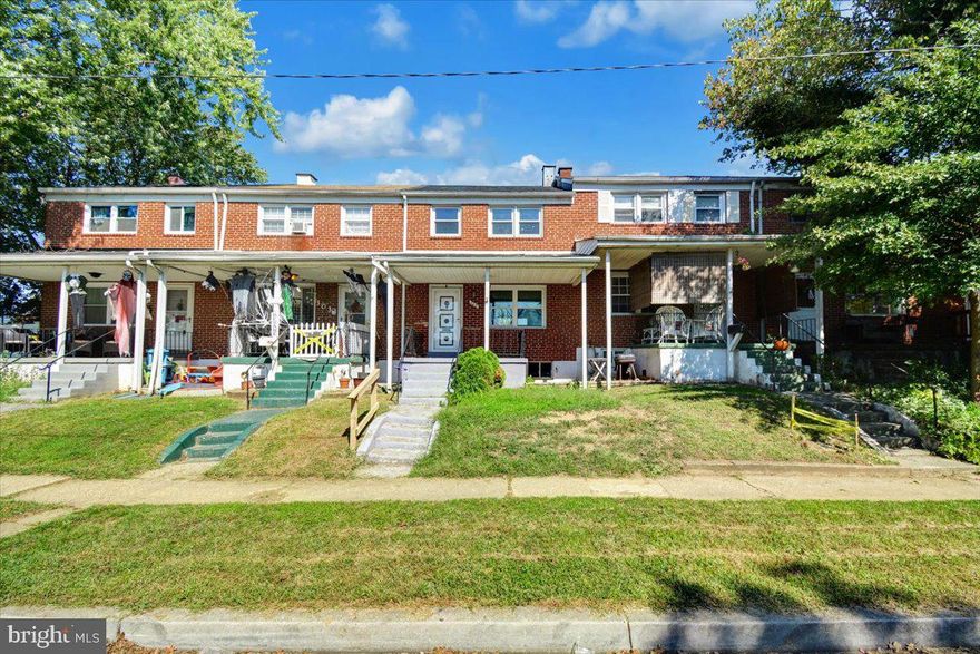 Welcome Home! Don't miss your opportunity to own this gorgeous and move in ready home! Freshly painted, updated kitchen with stainless steel appliances, new flooring throughout. Great location, easy access to major routes, close to shopping and schools.