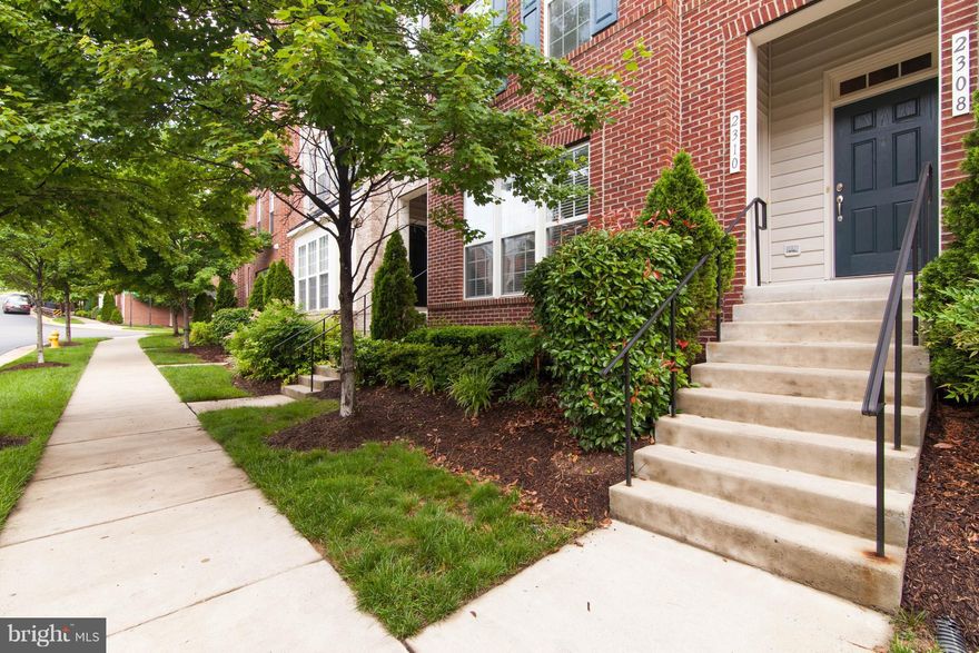 Gated community-2Level TH on the 1st floor,HW floors on the main level, gourmet kitchen, stainless steel & granite. Walk in master closet.Covered balcony.1car garage w driveway.Clubhouse,indoor/outdoor pools,gym,sauna & more!  Close to Wegman's, Potomac Mills, Town Centre,VRE, I-95 & VRE. Commuters dream!