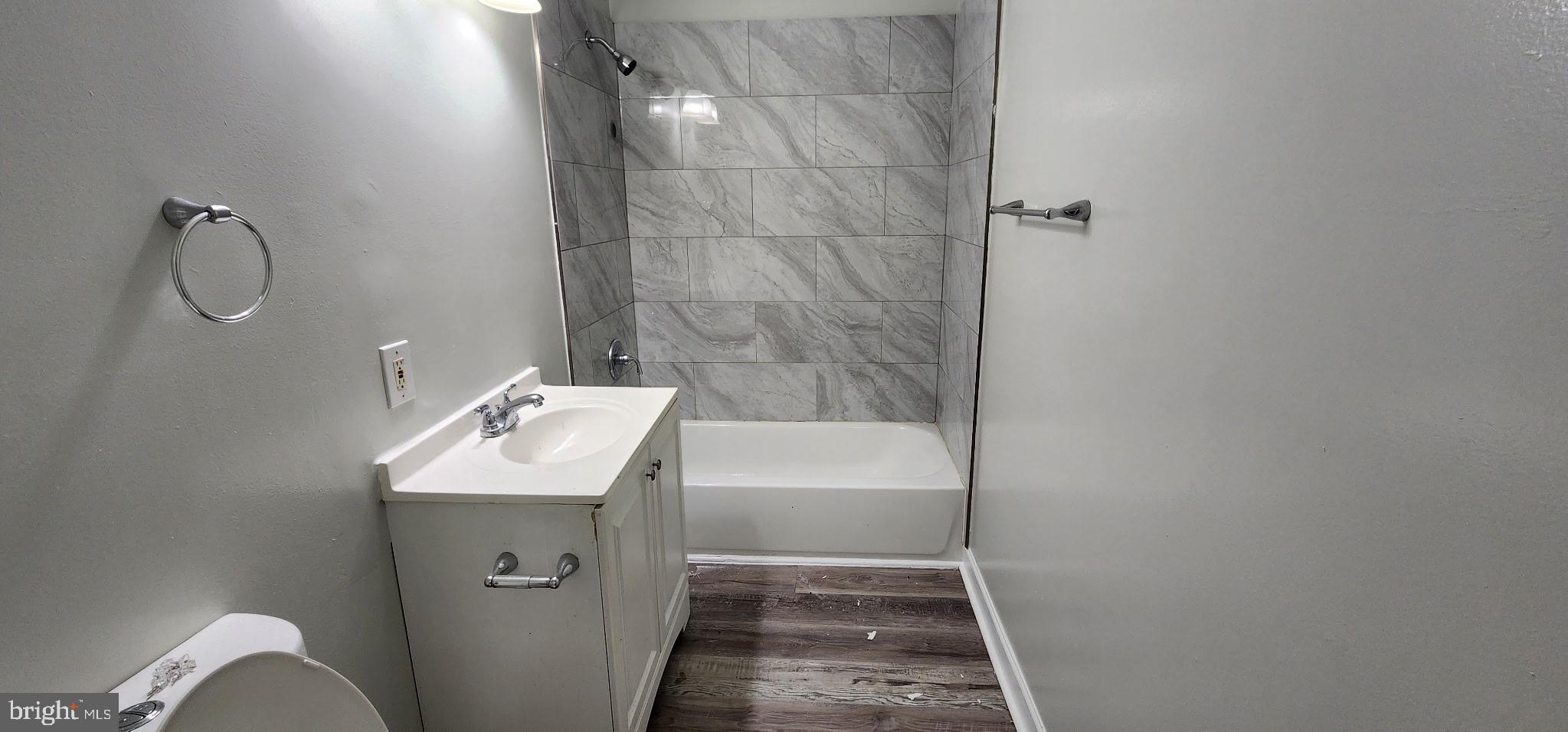 GLASSMANOR - Residential Lease