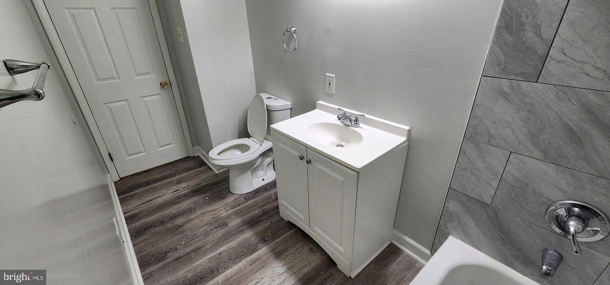 GLASSMANOR - Residential Lease