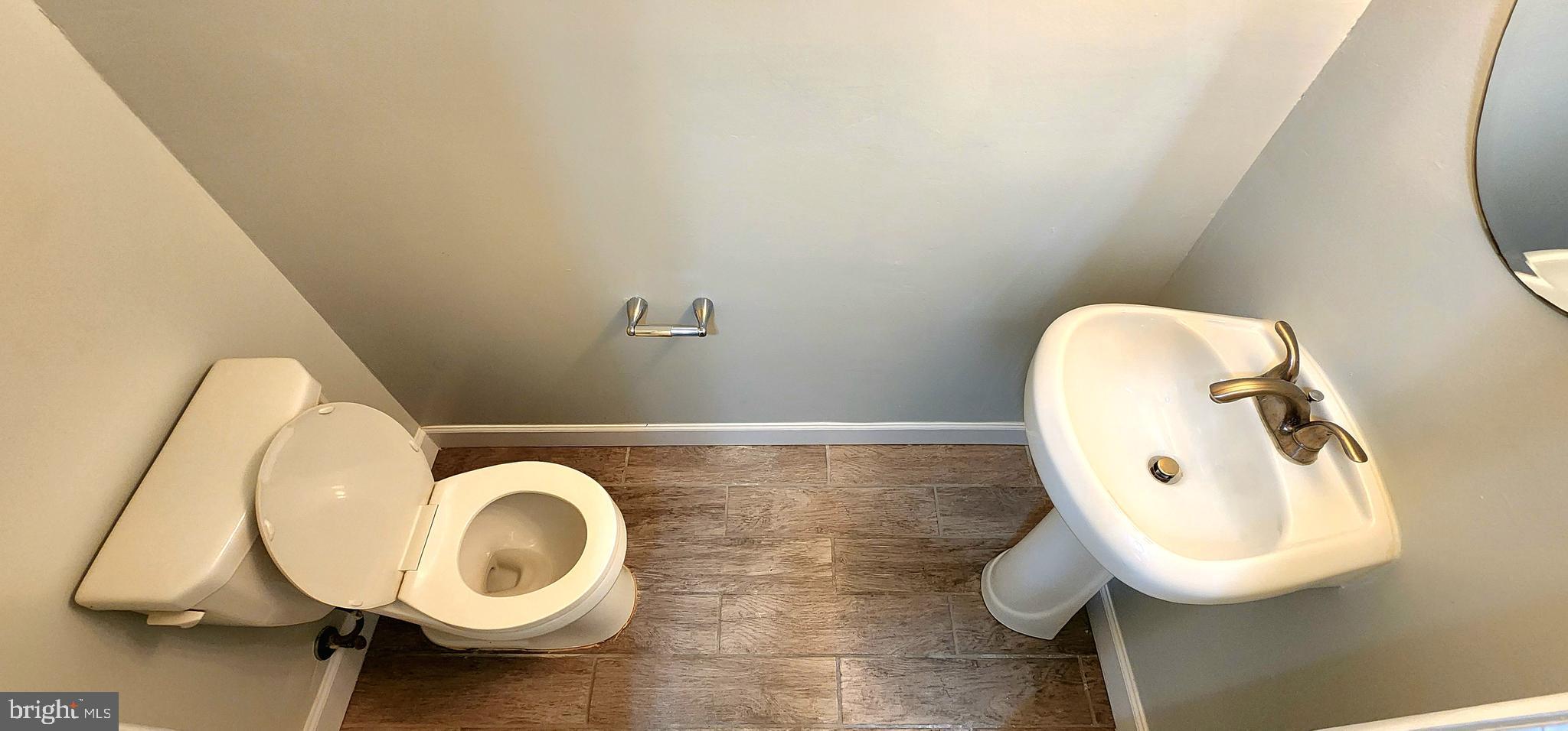 GLASSMANOR - Residential Lease