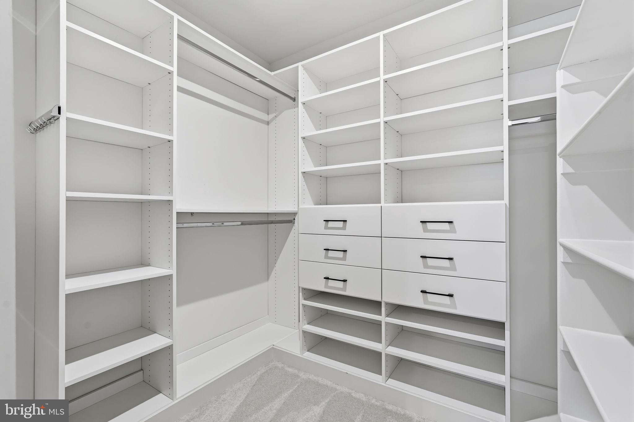 ROBINSON MANOR - Residential