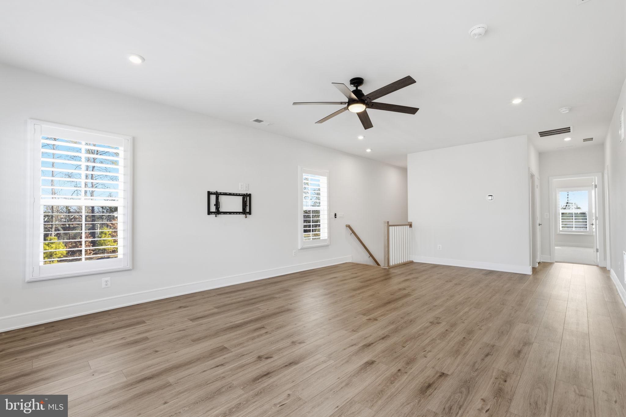 ROBINSON MANOR - Residential