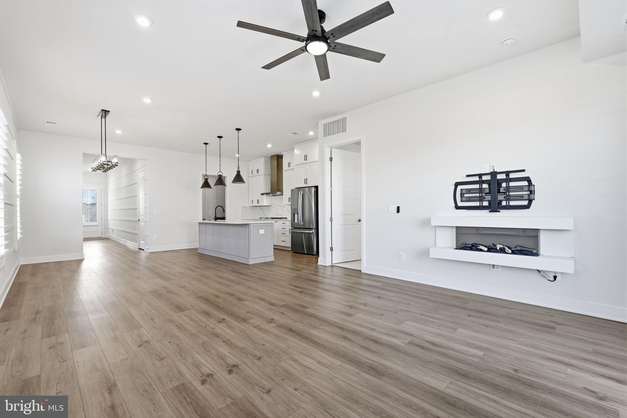 ROBINSON MANOR - Residential