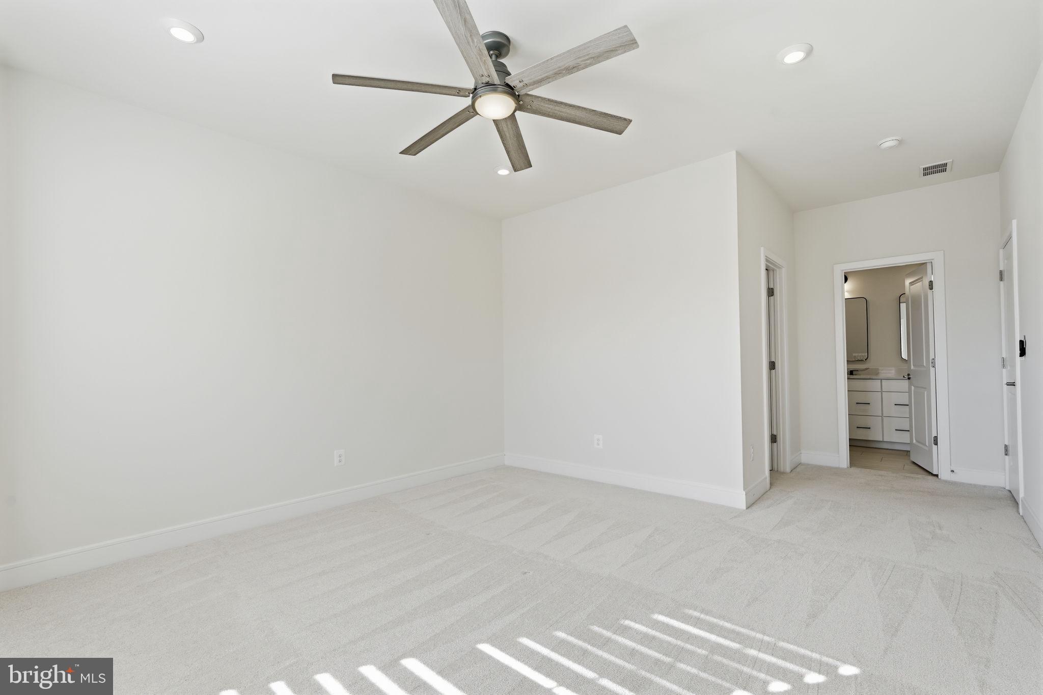 ROBINSON MANOR - Residential