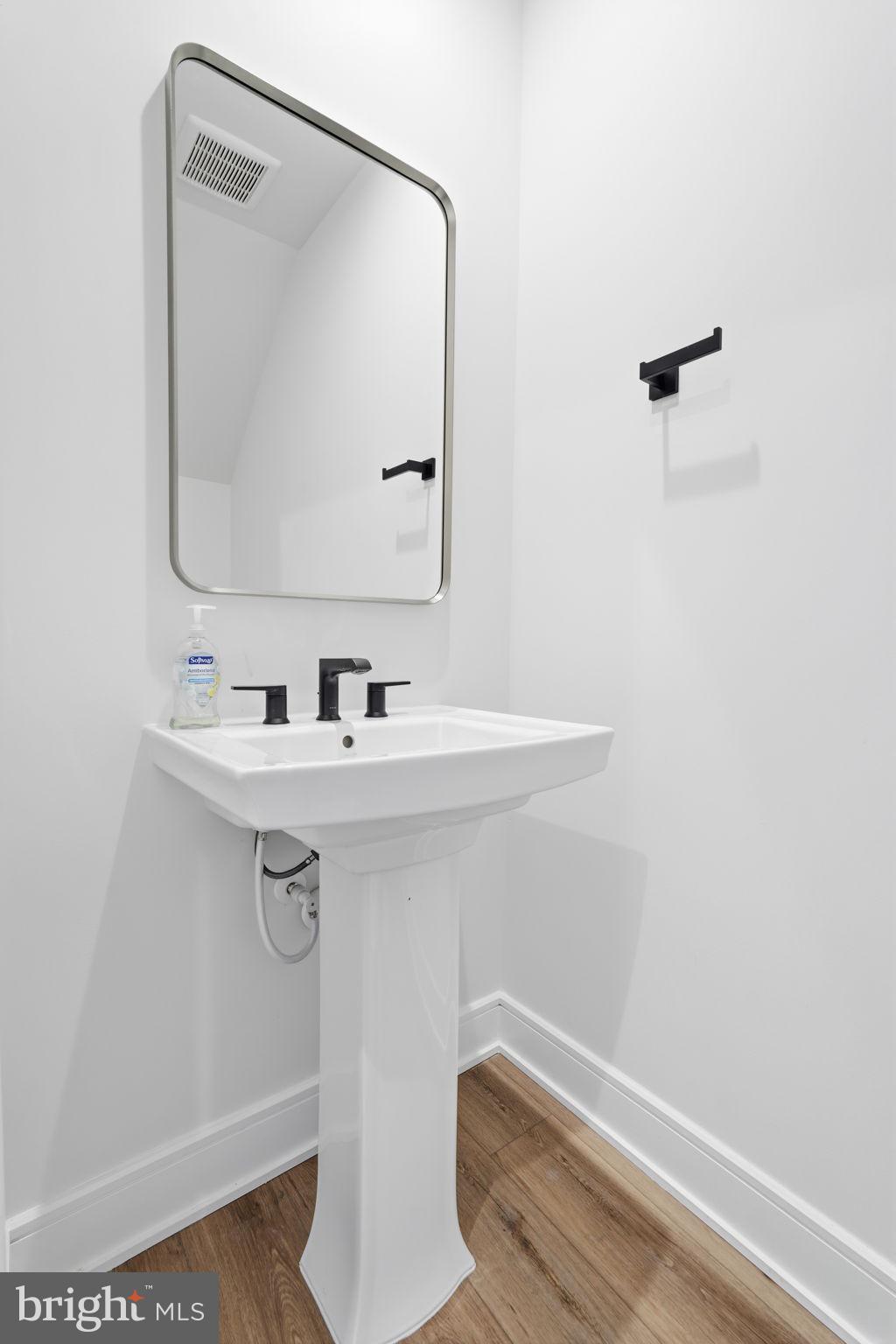 ROBINSON MANOR - Residential