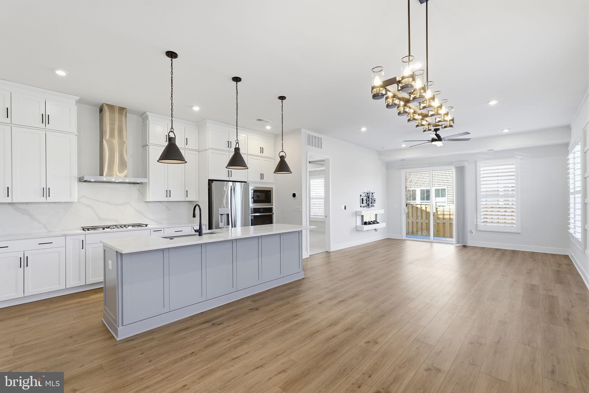 ROBINSON MANOR - Residential