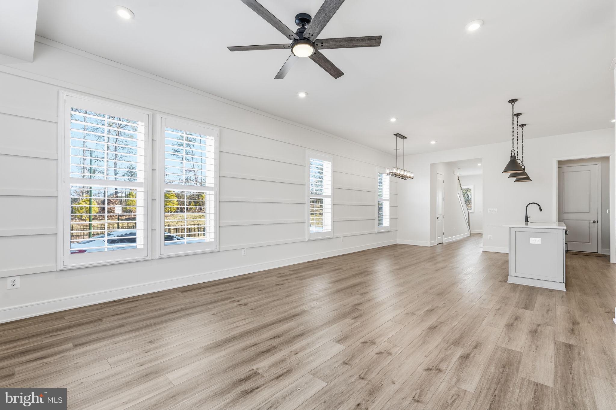 ROBINSON MANOR - Residential