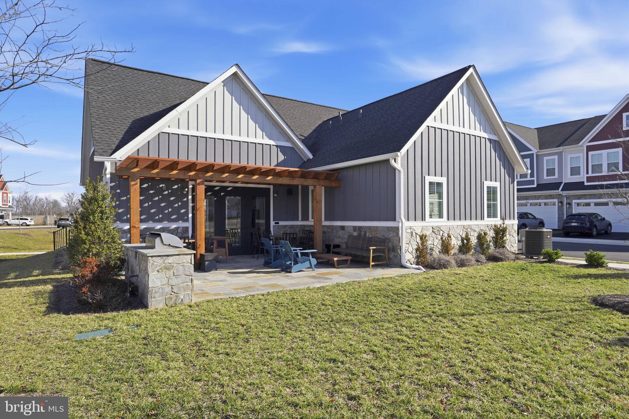 ROBINSON MANOR - Residential