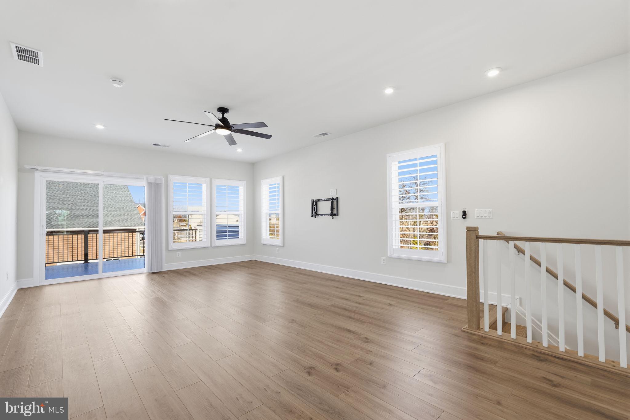 ROBINSON MANOR - Residential